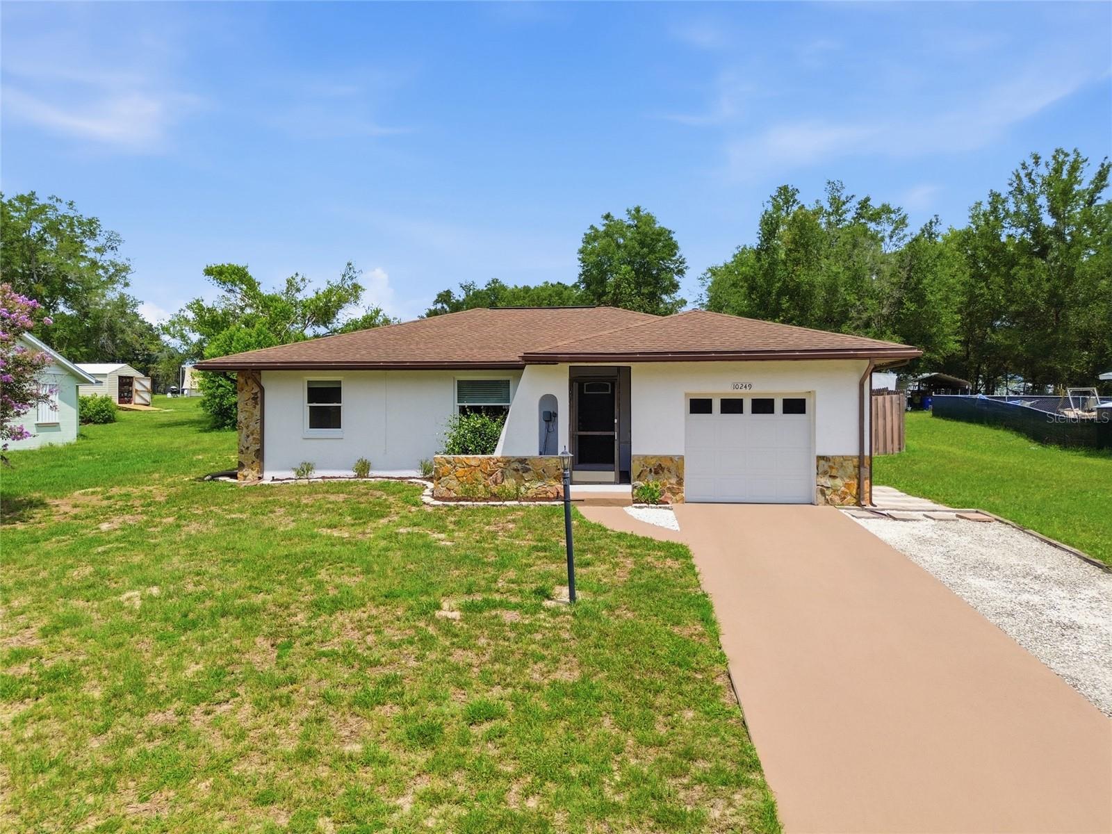 Single Family Residence in CITRUS SPRINGS, FL - Daniel Dourado