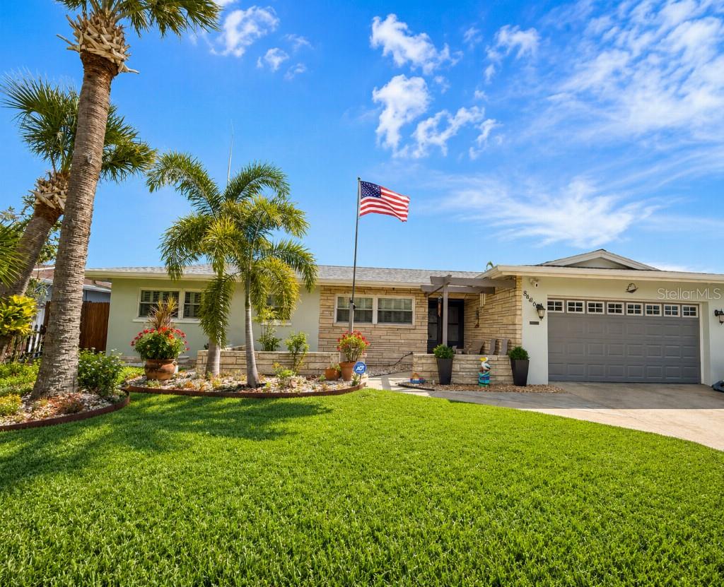 Single Family Residence in TAMPA, FL - Daniel Dourado