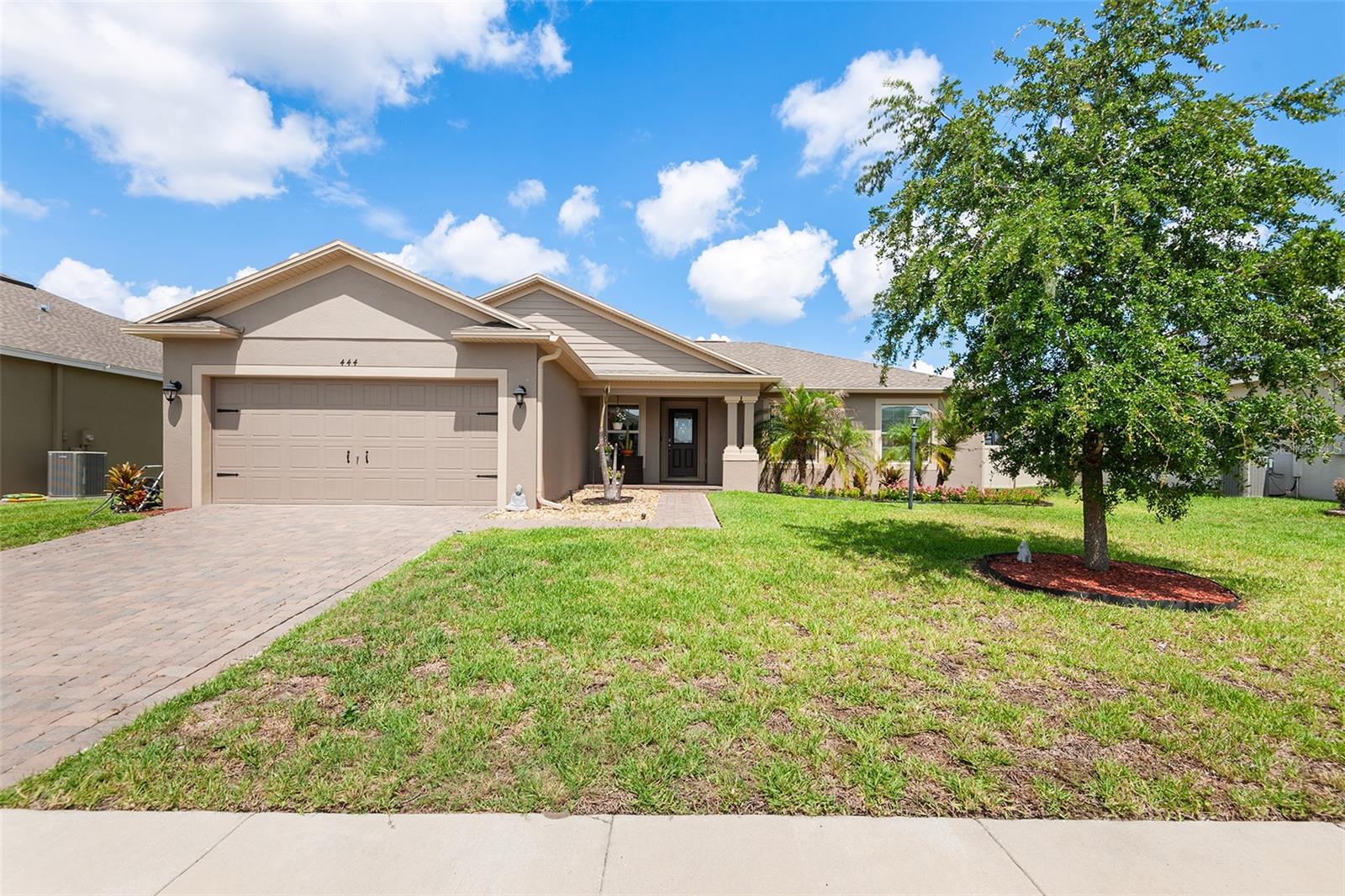 Single Family Residence in AUBURNDALE, FL - Daniel Dourado