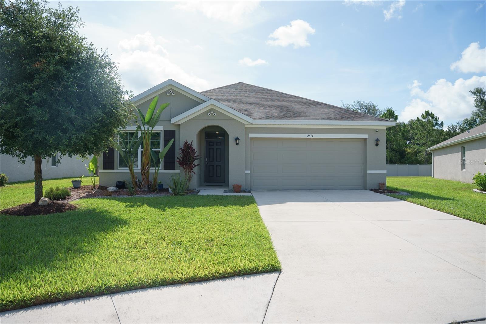 Single Family Residence in PARRISH, FL - Daniel Dourado