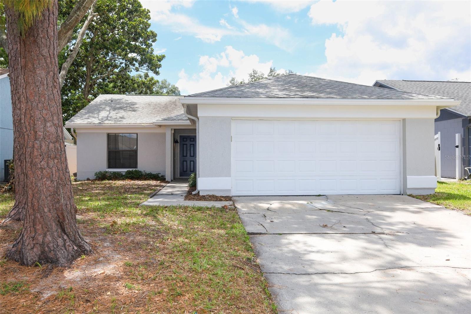 Single Family Residence em OVIEDO, FL - Daniel Dourado