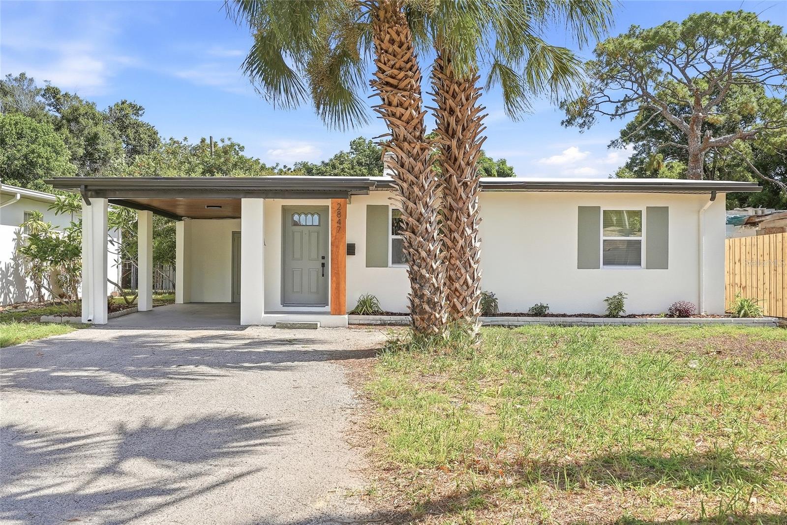 Single Family Residence in ST PETERSBURG, FL - Daniel Dourado