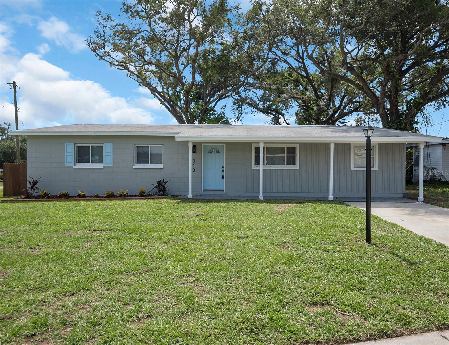 Single Family Residence in BRANDON, FL - Daniel Dourado