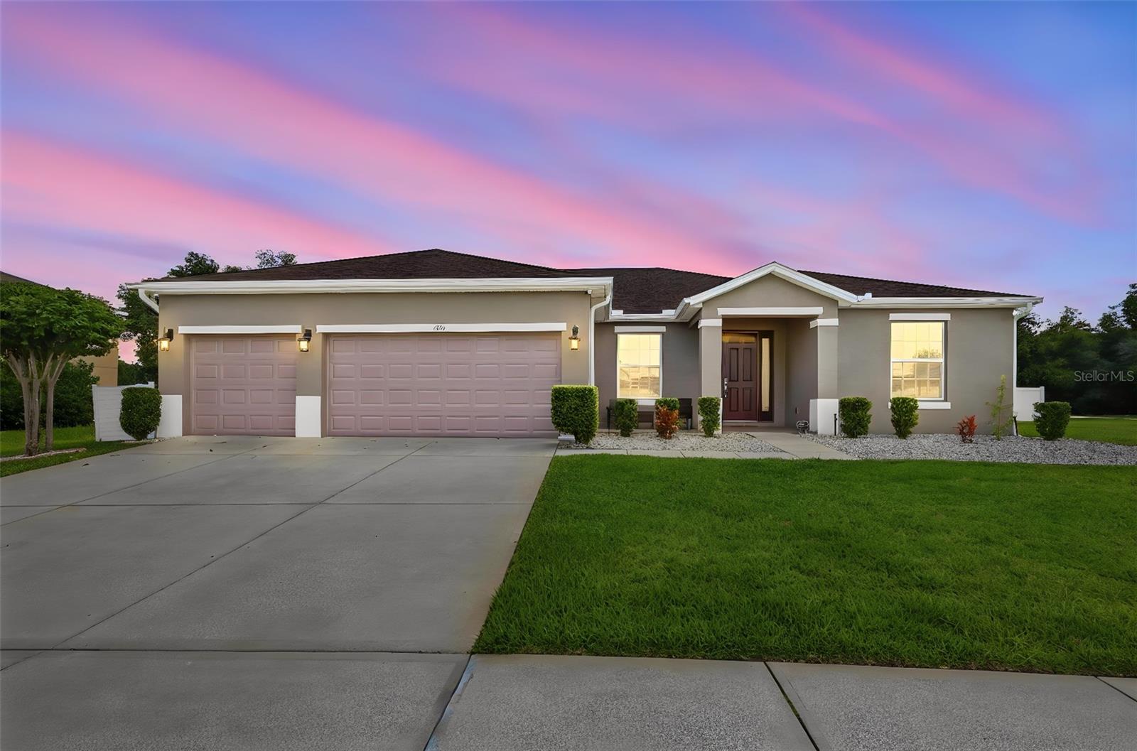 Single Family Residence in DELTONA, FL - Daniel Dourado