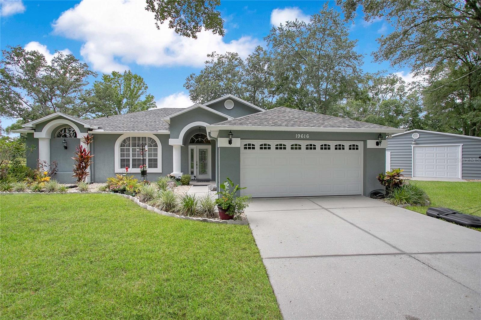 Single Family Residence in LUTZ, FL - Daniel Dourado