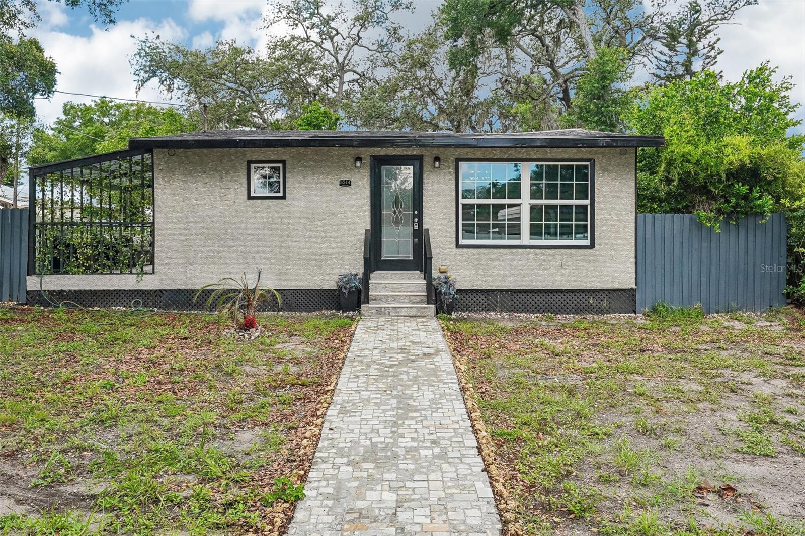 Single Family Residence in TAMPA, FL - Daniel Dourado
