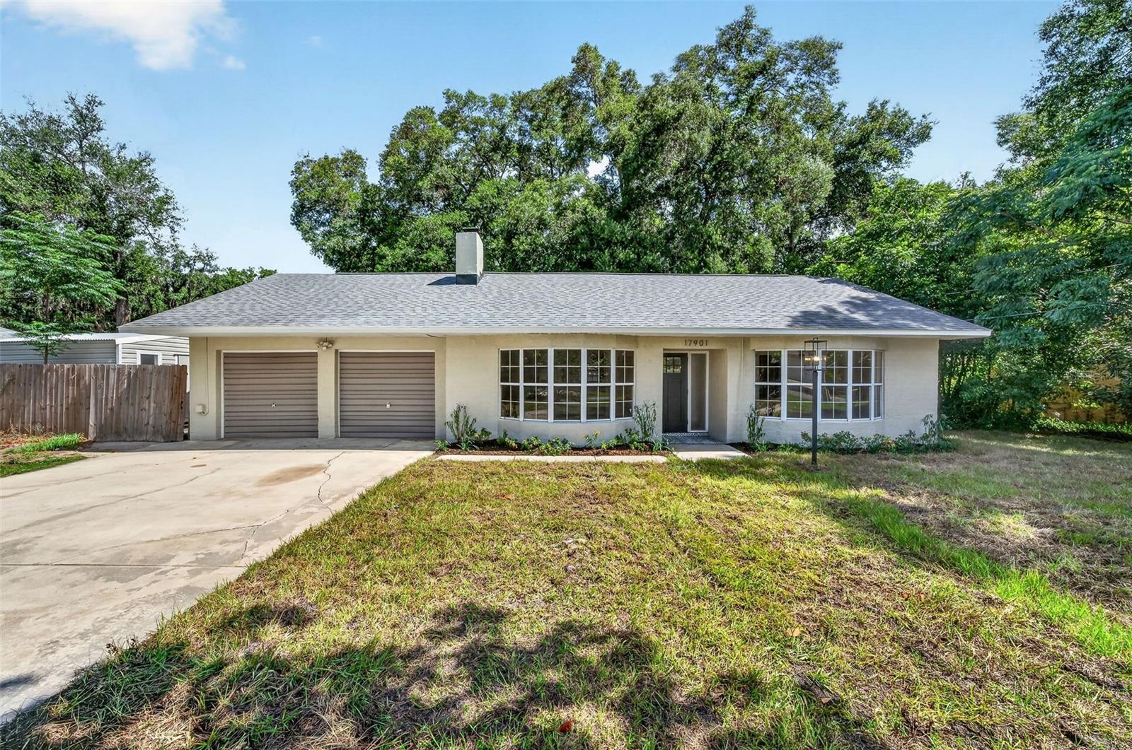 Single Family Residence em UMATILLA, FL - Daniel Dourado