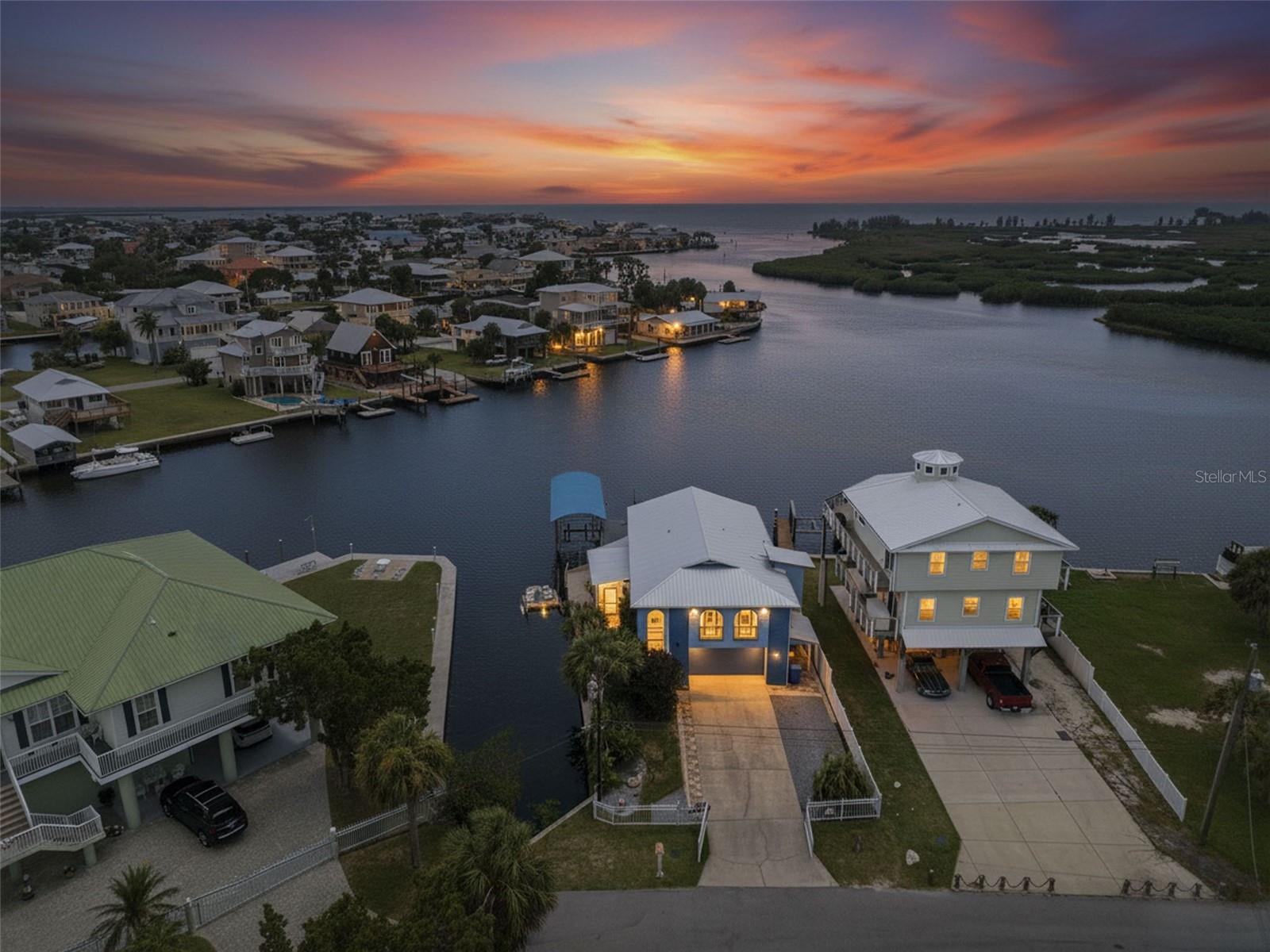 Single Family Residence em HERNANDO BEACH, FL - Daniel Dourado