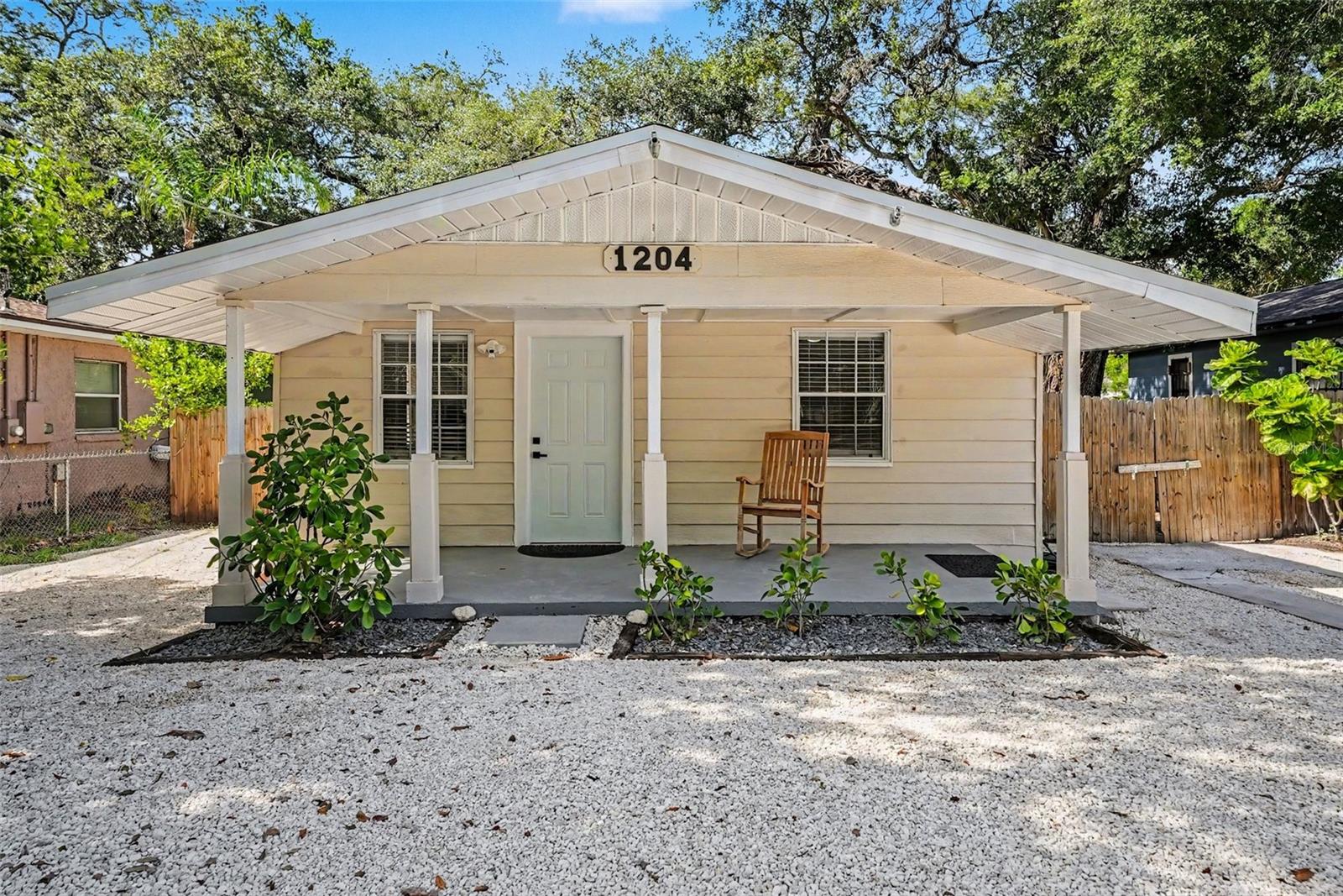 Single Family Residence in TAMPA, FL - Daniel Dourado