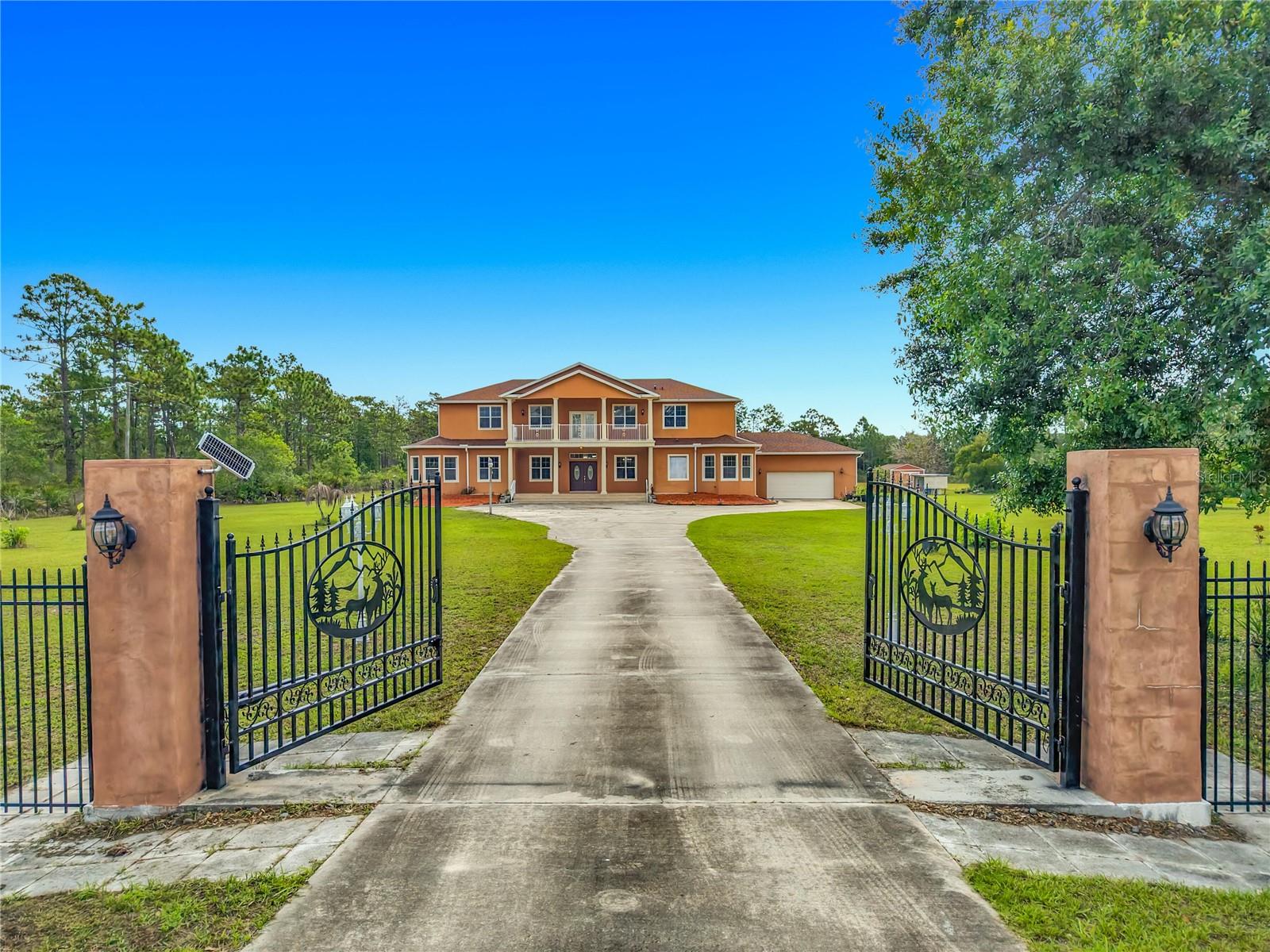 Single Family Residence in ORLANDO, FL - Daniel Dourado