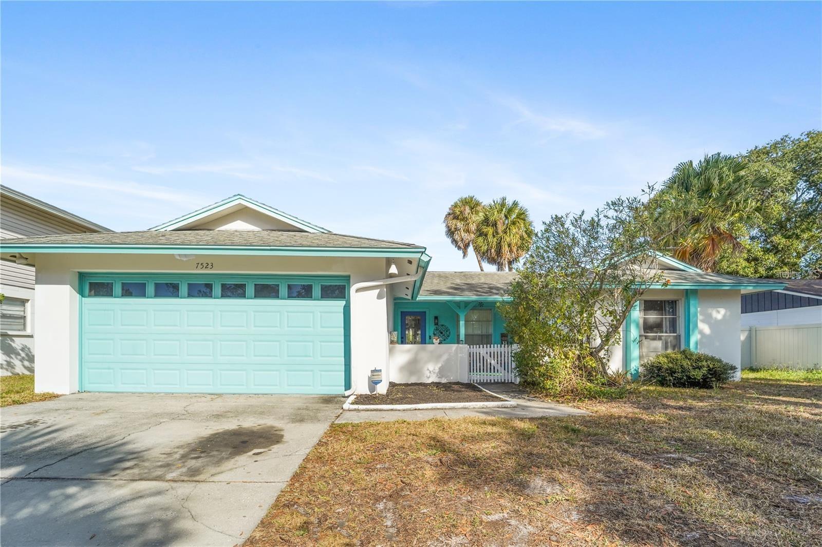 Single Family Residence in TAMPA, FL - Daniel Dourado