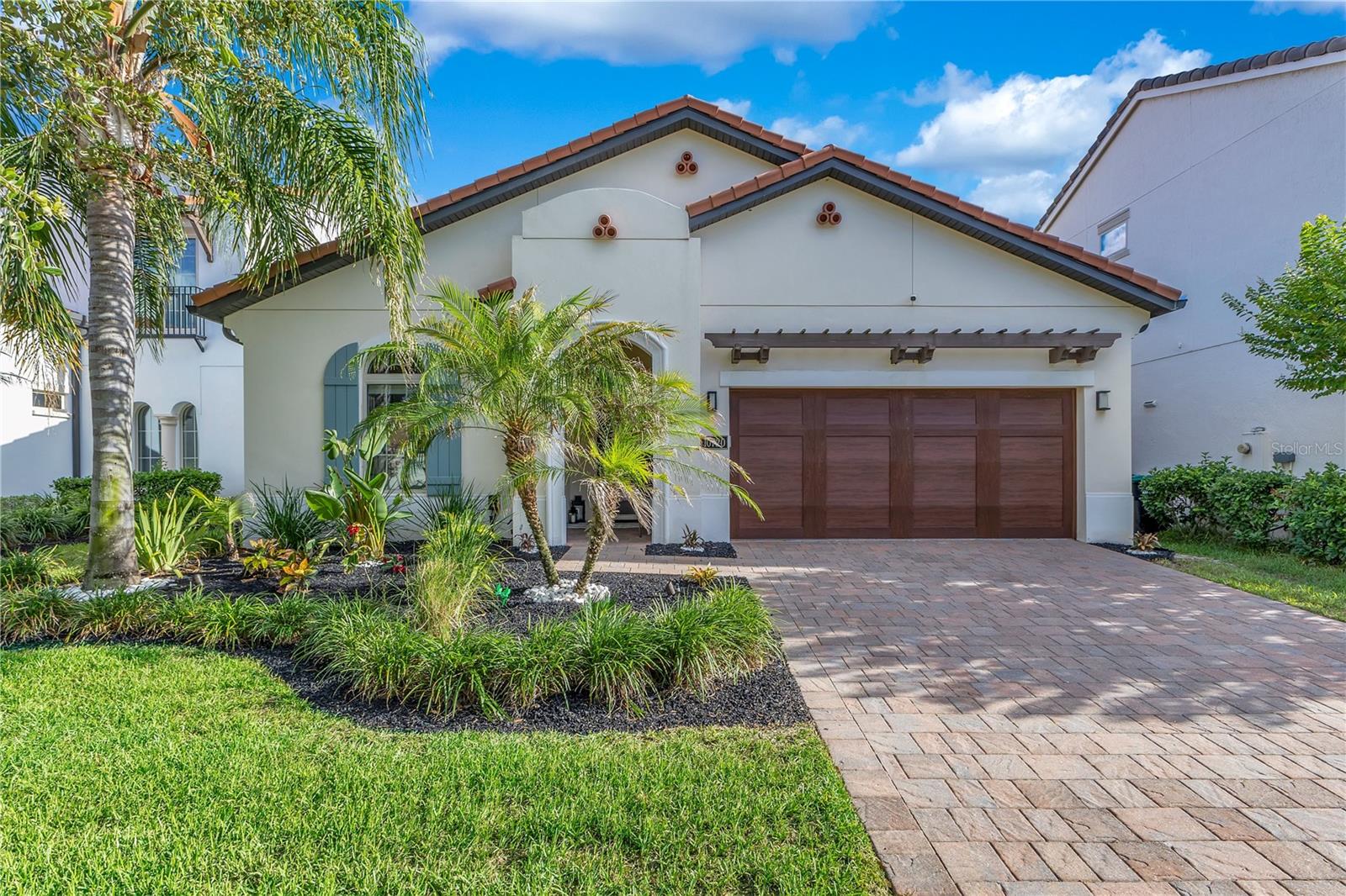 Single Family Residence in ORLANDO, FL - Daniel Dourado