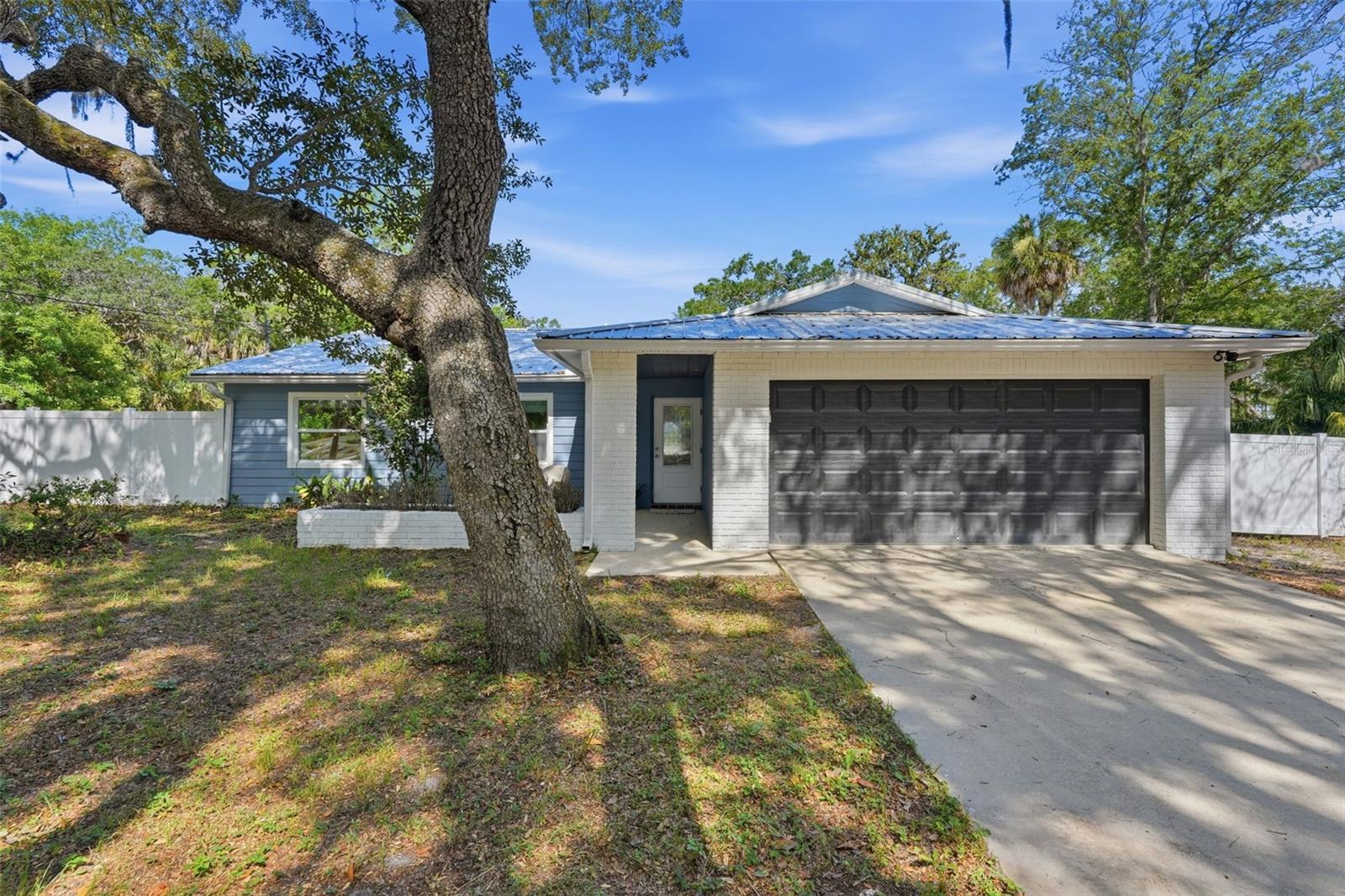 Single Family Residence in ARIPEKA, FL - Daniel Dourado