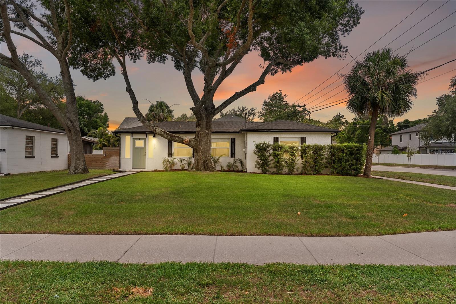 Single Family Residence in TAMPA, FL - Daniel Dourado