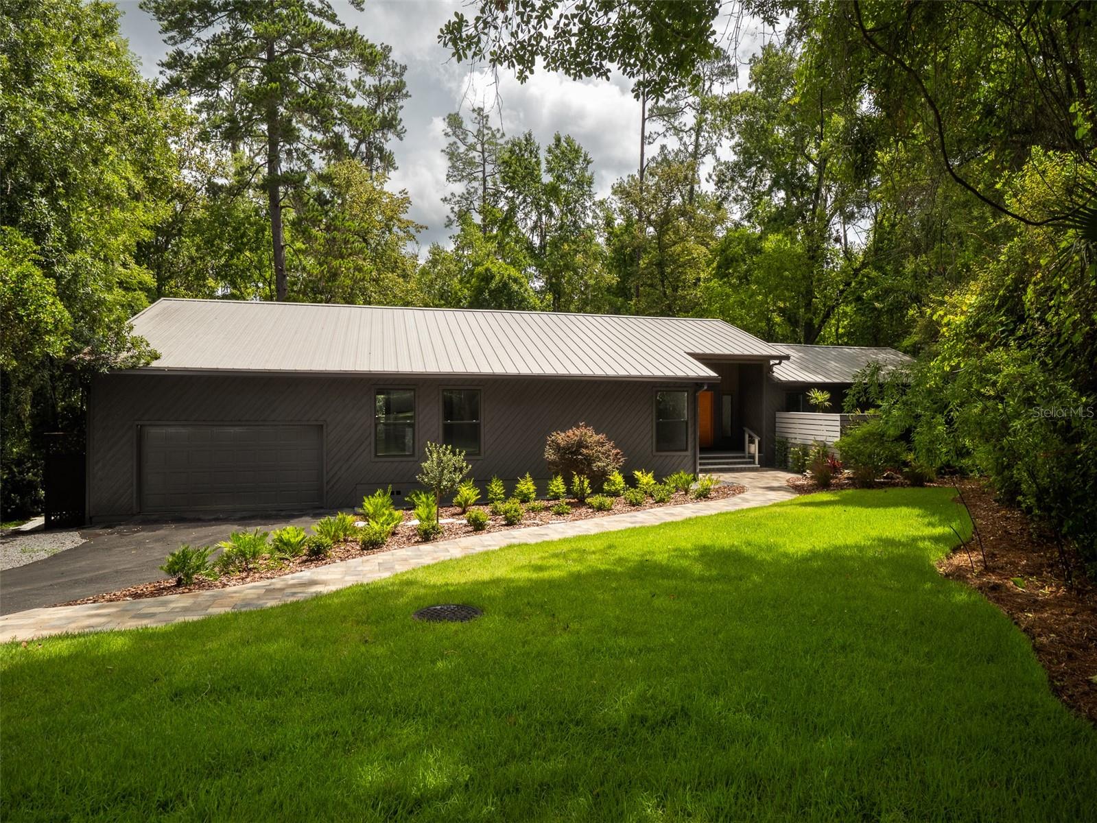 Single Family Residence in GAINESVILLE, FL - Daniel Dourado