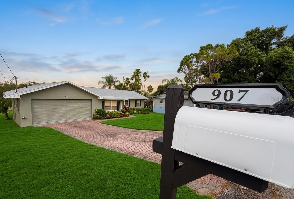 Single Family Residence in DUNDEE, FL - Daniel Dourado