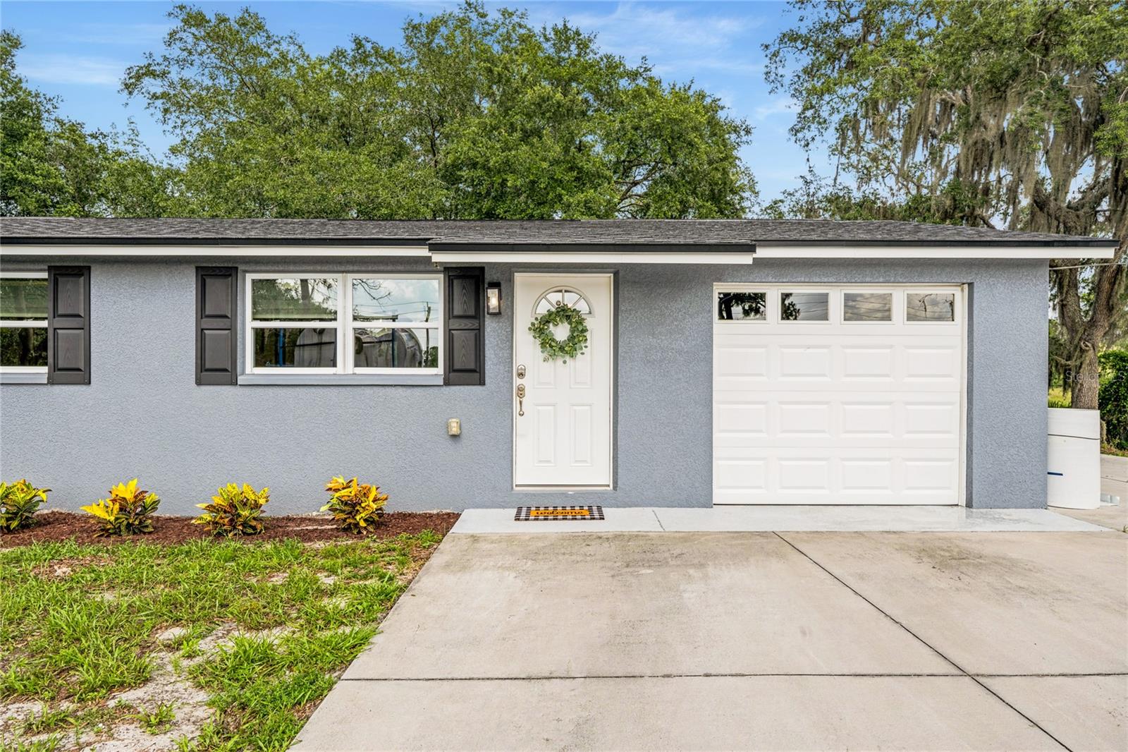 Single Family Residence in OSTEEN, FL - Daniel Dourado