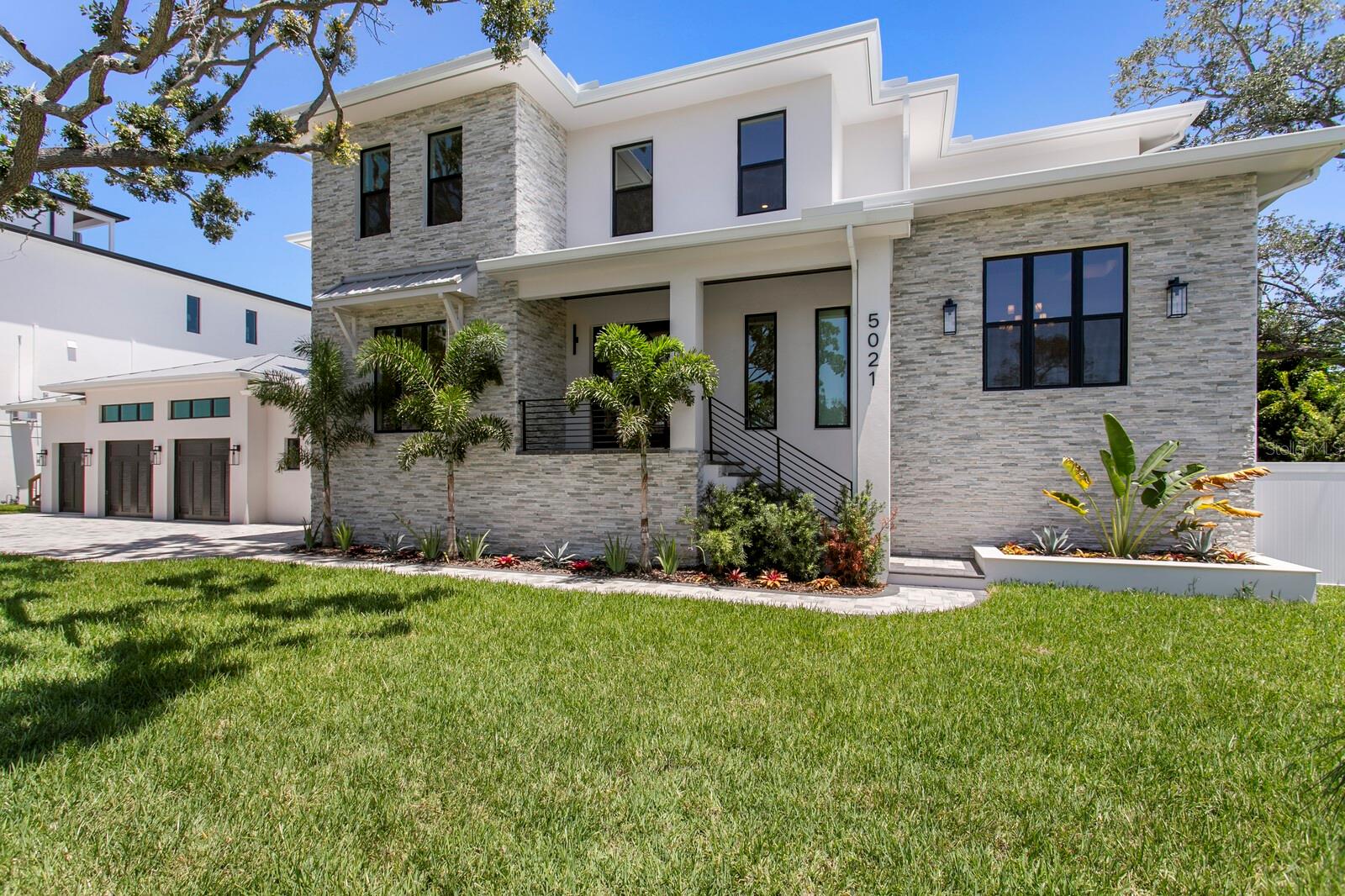 Single Family Residence in TAMPA, FL - Daniel Dourado