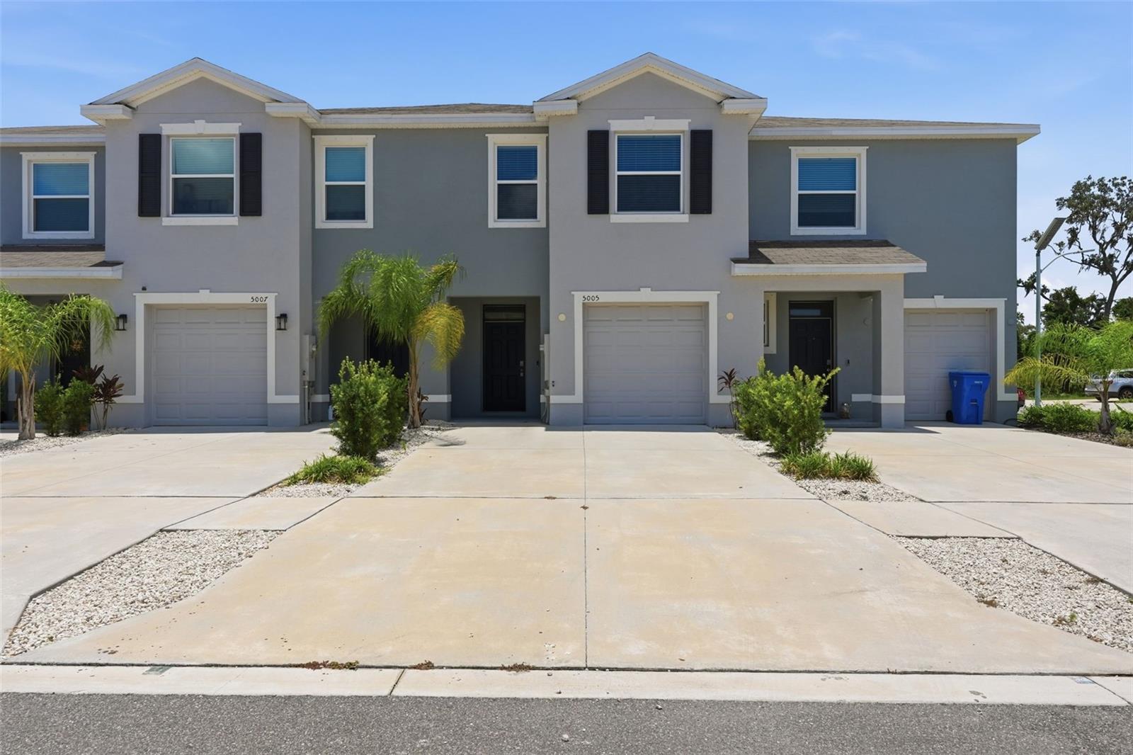 Townhouse in WIMAUMA, FL - Daniel Dourado