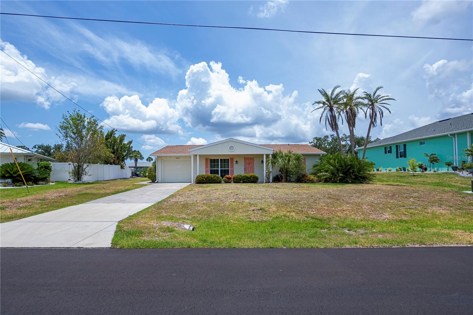 Single Family Residence em PORT CHARLOTTE, FL - Daniel Dourado