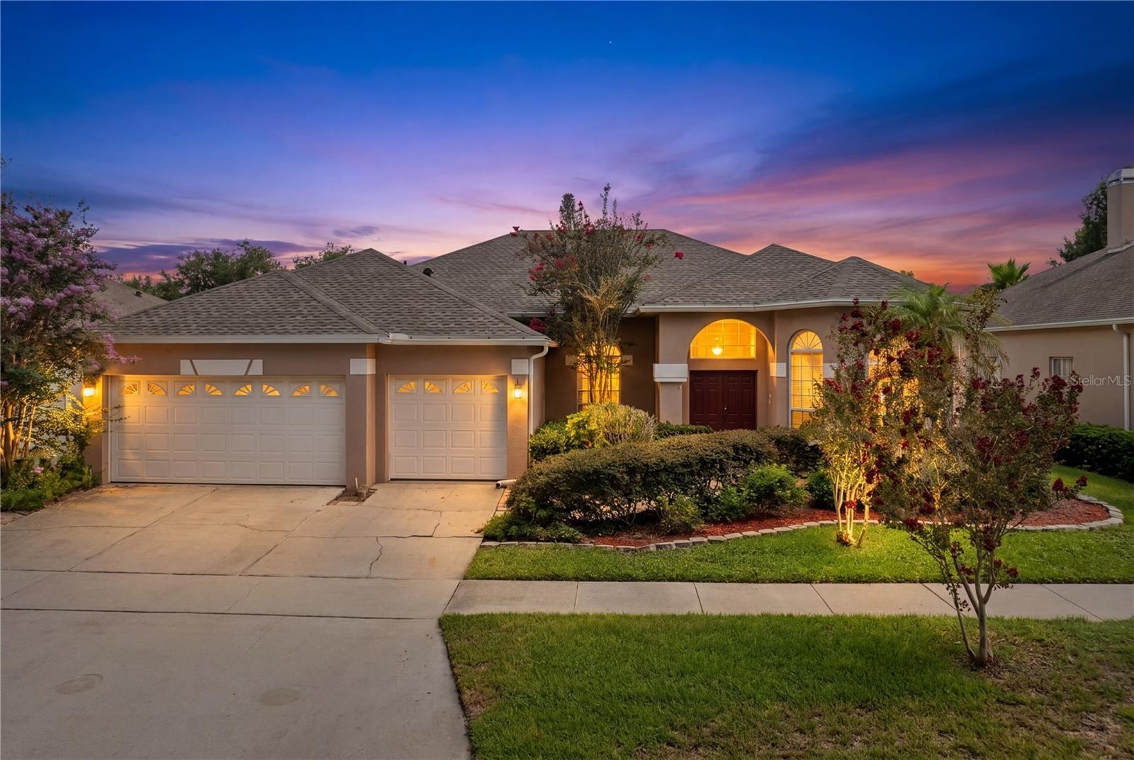 Single Family Residence in ORLANDO, FL - Daniel Dourado