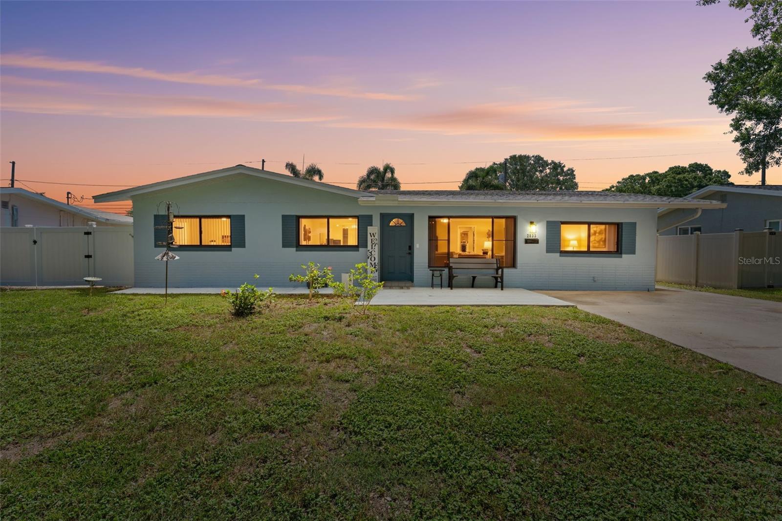 Single Family Residence in ST PETERSBURG, FL - Daniel Dourado