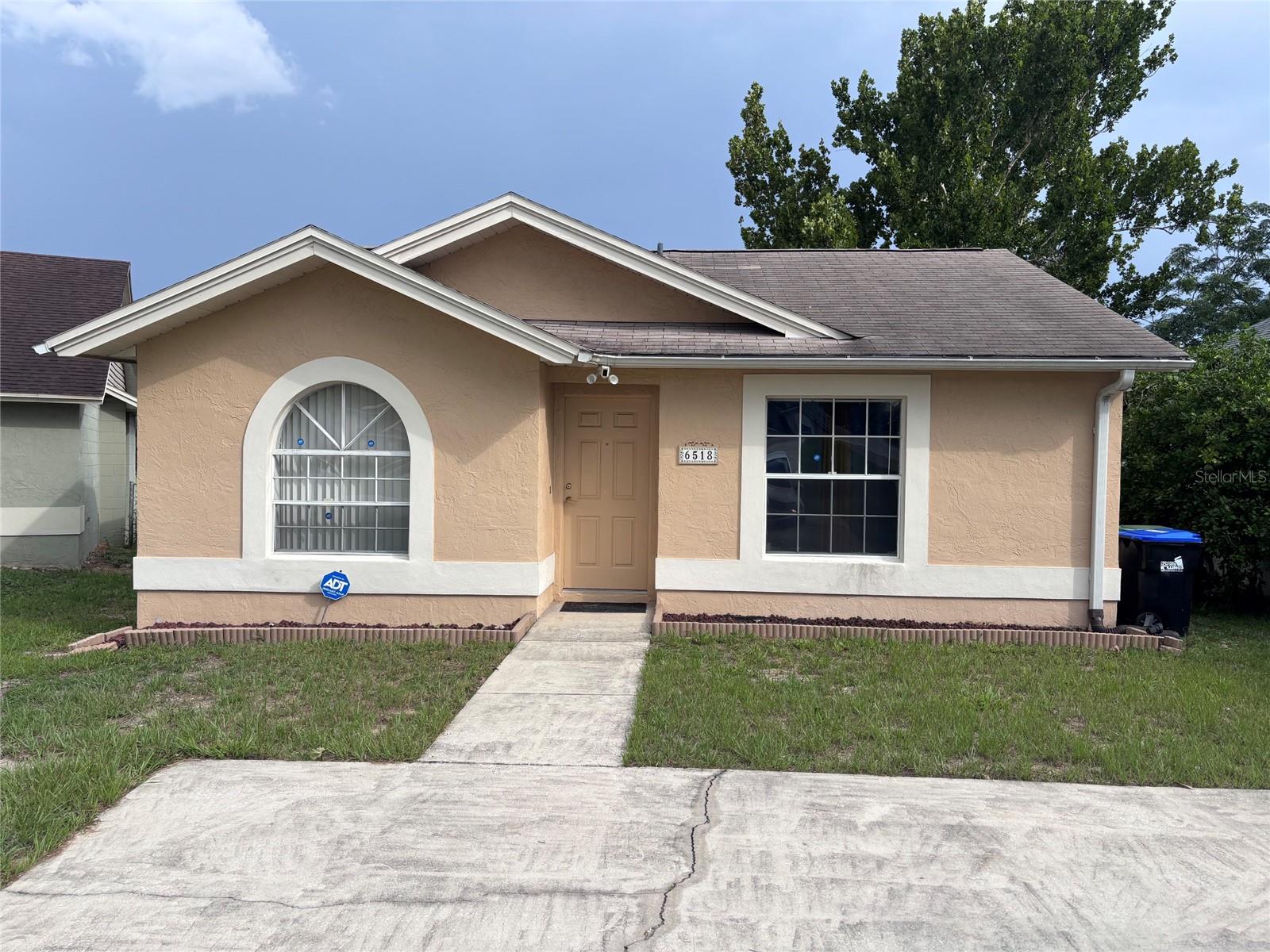 Single Family Residence in ORLANDO, FL - Daniel Dourado