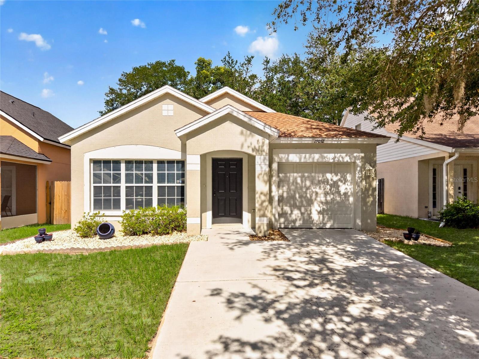 Single Family Residence in LUTZ, FL - Daniel Dourado