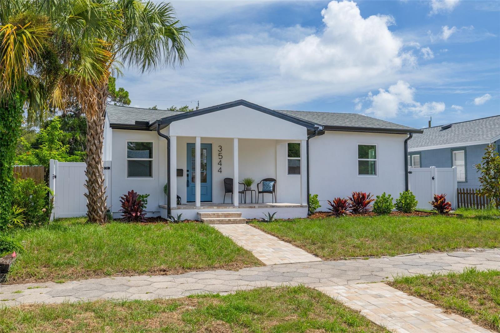 Single Family Residence in ST PETERSBURG, FL - Daniel Dourado