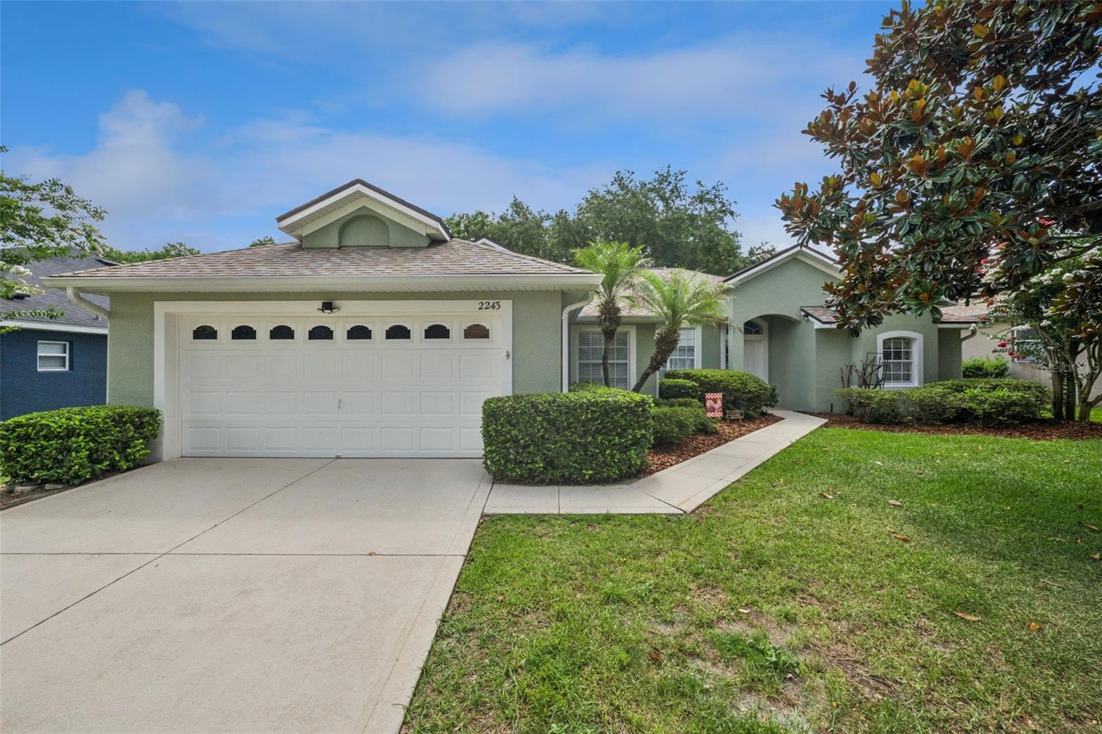 Single Family Residence in MOUNT DORA, FL - Daniel Dourado