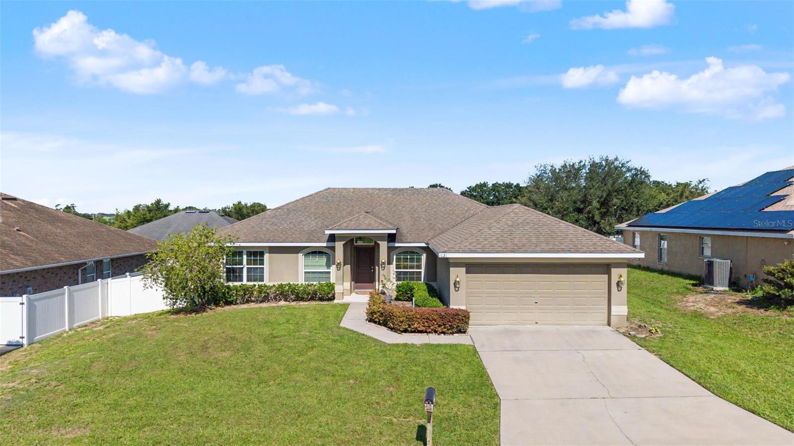 Single Family Residence in AUBURNDALE, FL - Daniel Dourado