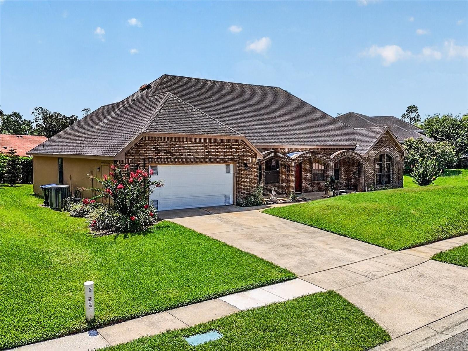Single Family Residence in ORLANDO, FL - Daniel Dourado