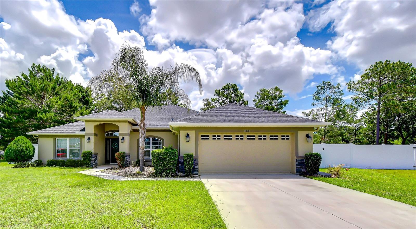 Single Family Residence in SPRING HILL, FL - Daniel Dourado