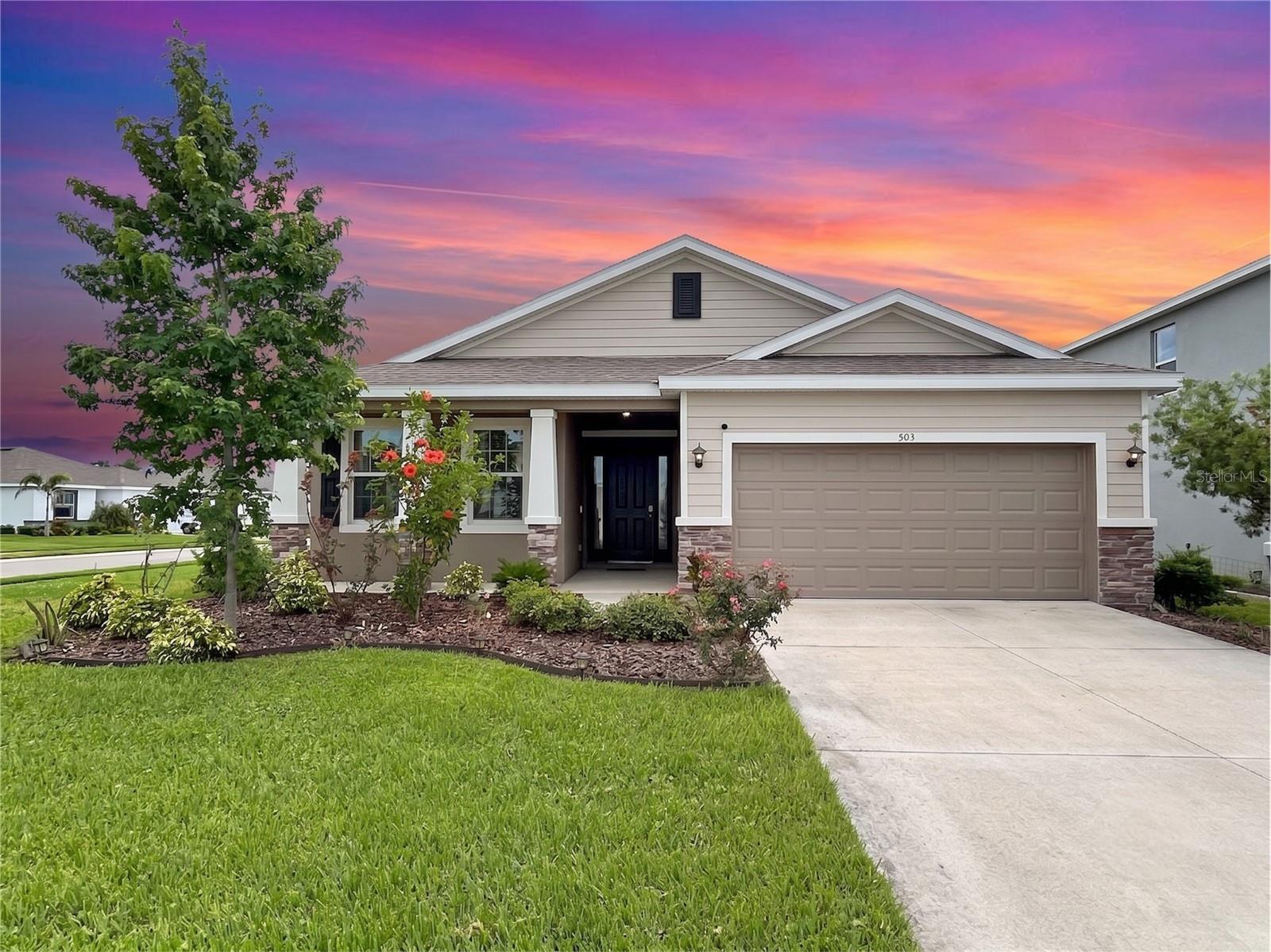 Single Family Residence in BRADENTON, FL - Daniel Dourado