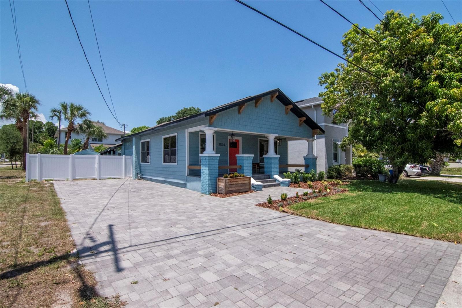 Single Family Residence in TAMPA, FL - Daniel Dourado