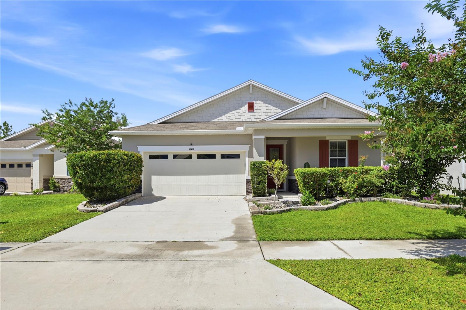 Single Family Residence in OKAHUMPKA, FL - Daniel Dourado