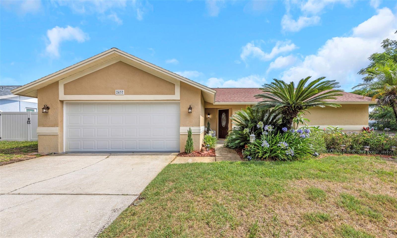 Single Family Residence in PALM HARBOR, FL - Daniel Dourado