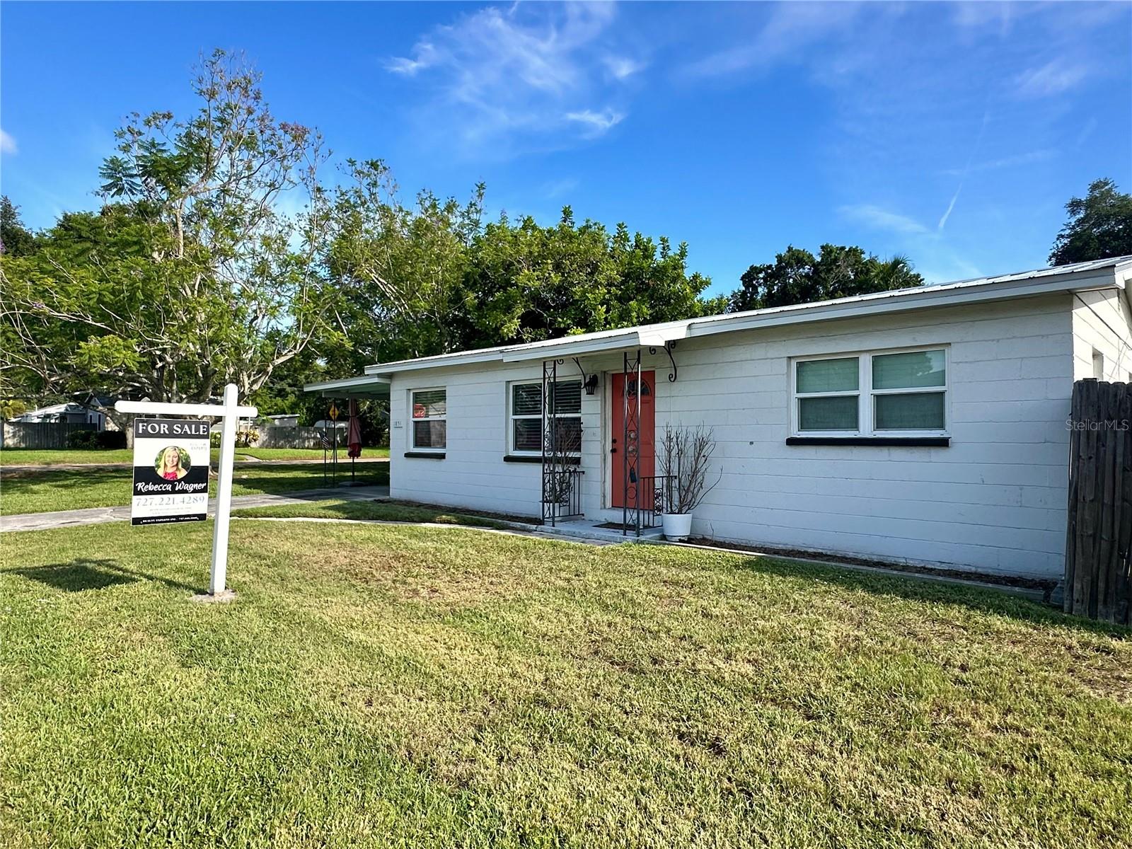 Single Family Residence in ST PETERSBURG, FL - Daniel Dourado