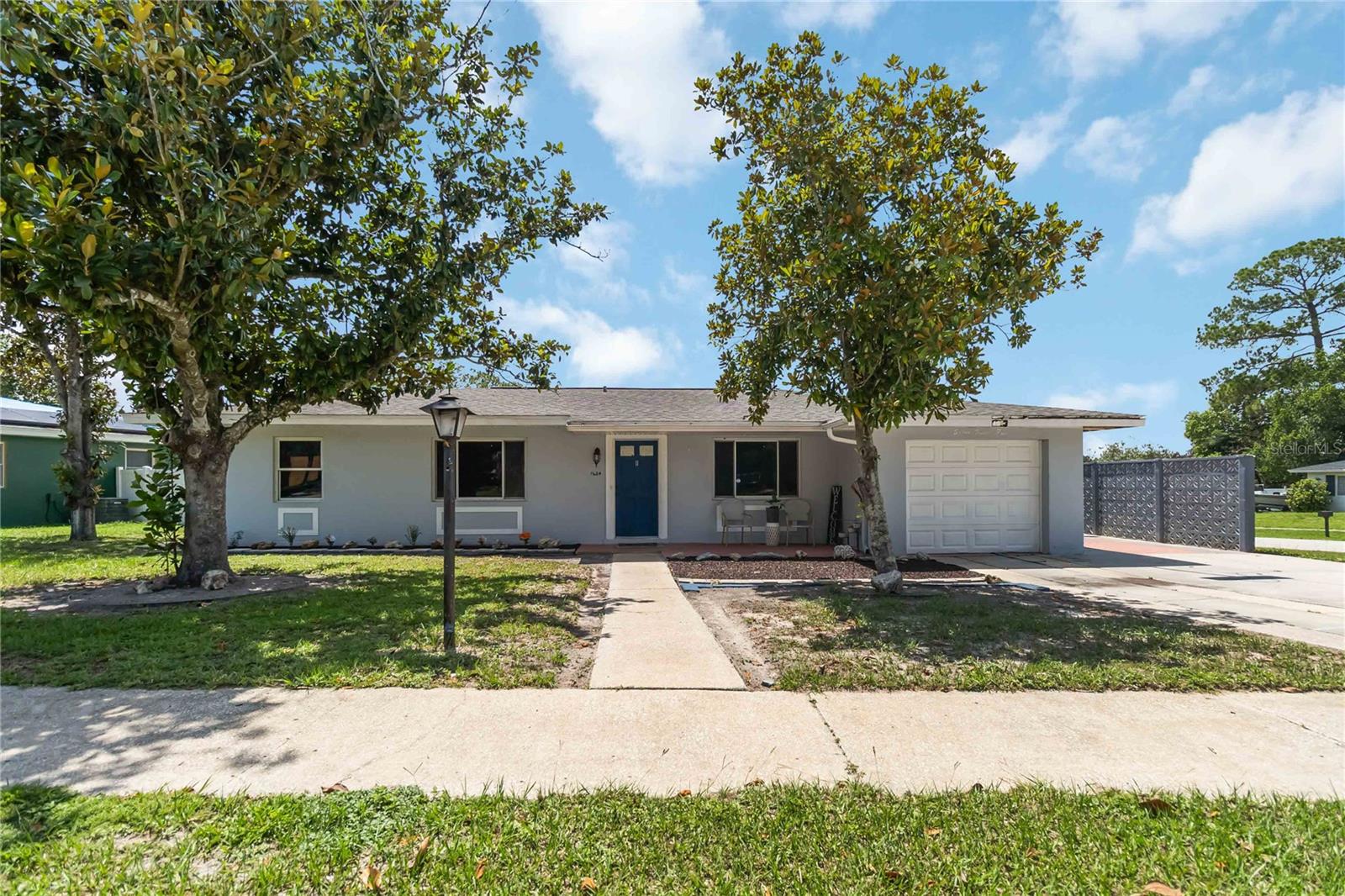 Single Family Residence in DELTONA, FL - Daniel Dourado