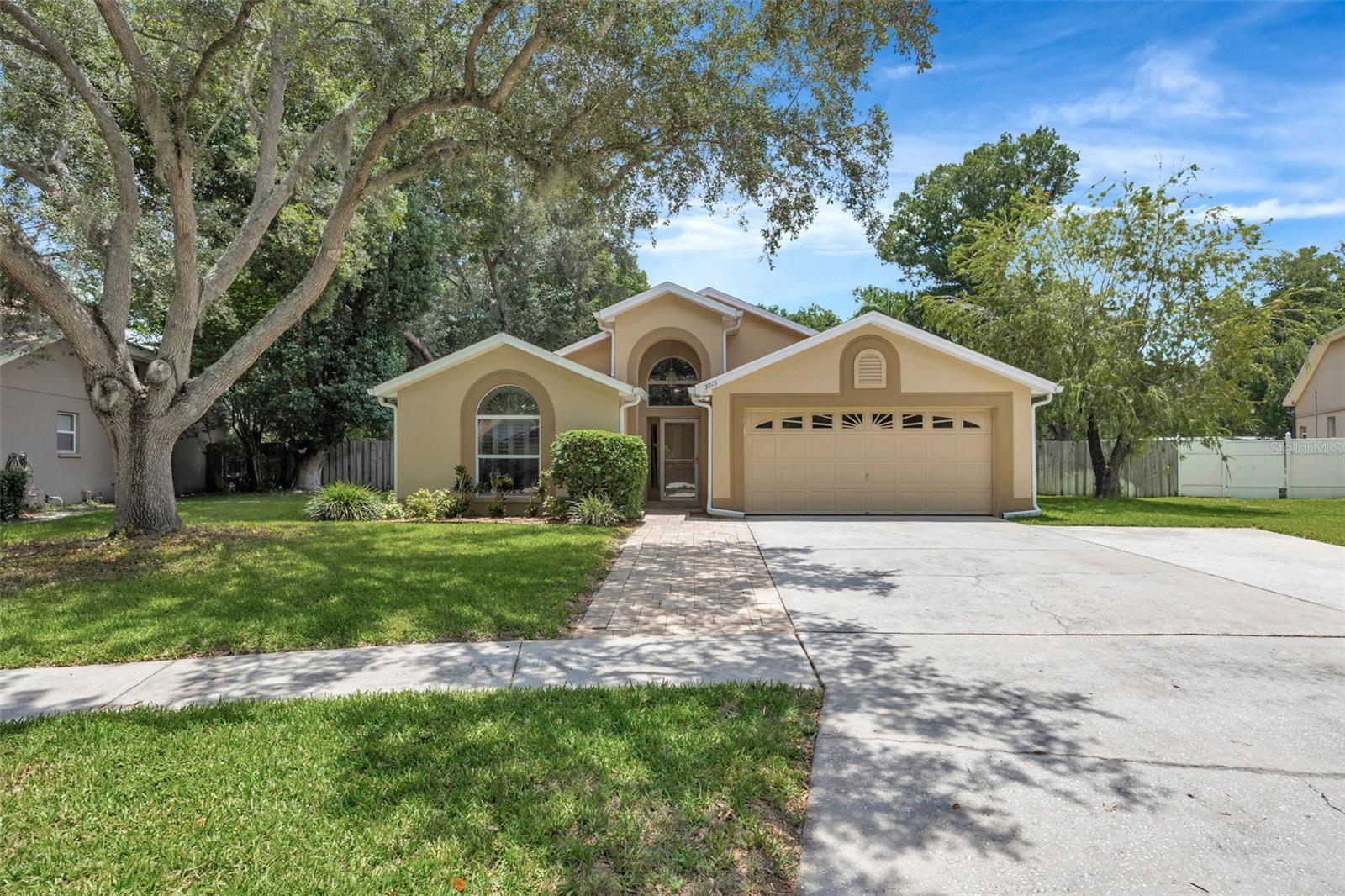 Single Family Residence in VALRICO, FL - Daniel Dourado