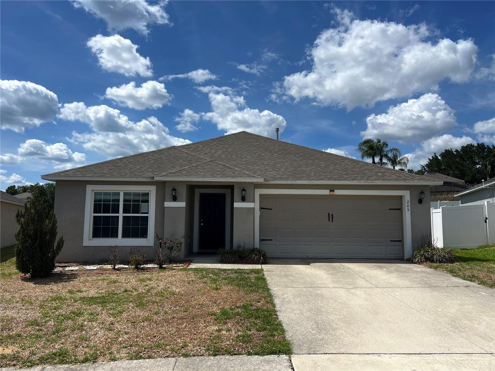 Single Family Residence in DAVENPORT, FL - Daniel Dourado