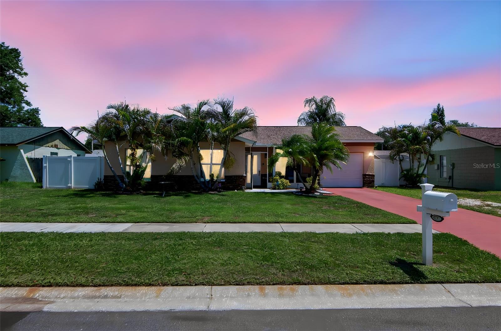 Single Family Residence in TAMPA, FL - Daniel Dourado