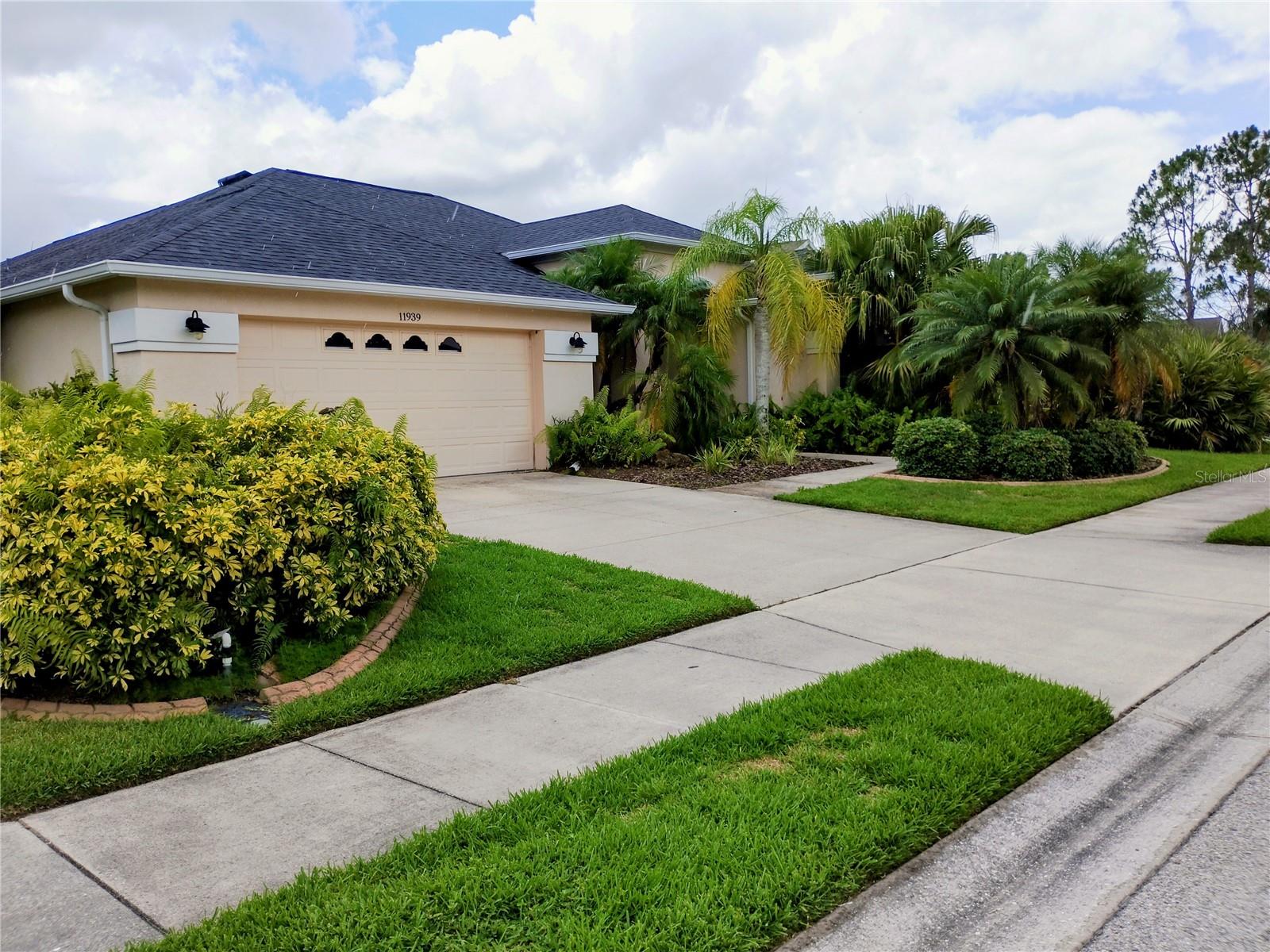 Single Family Residence in PARRISH, FL - Daniel Dourado