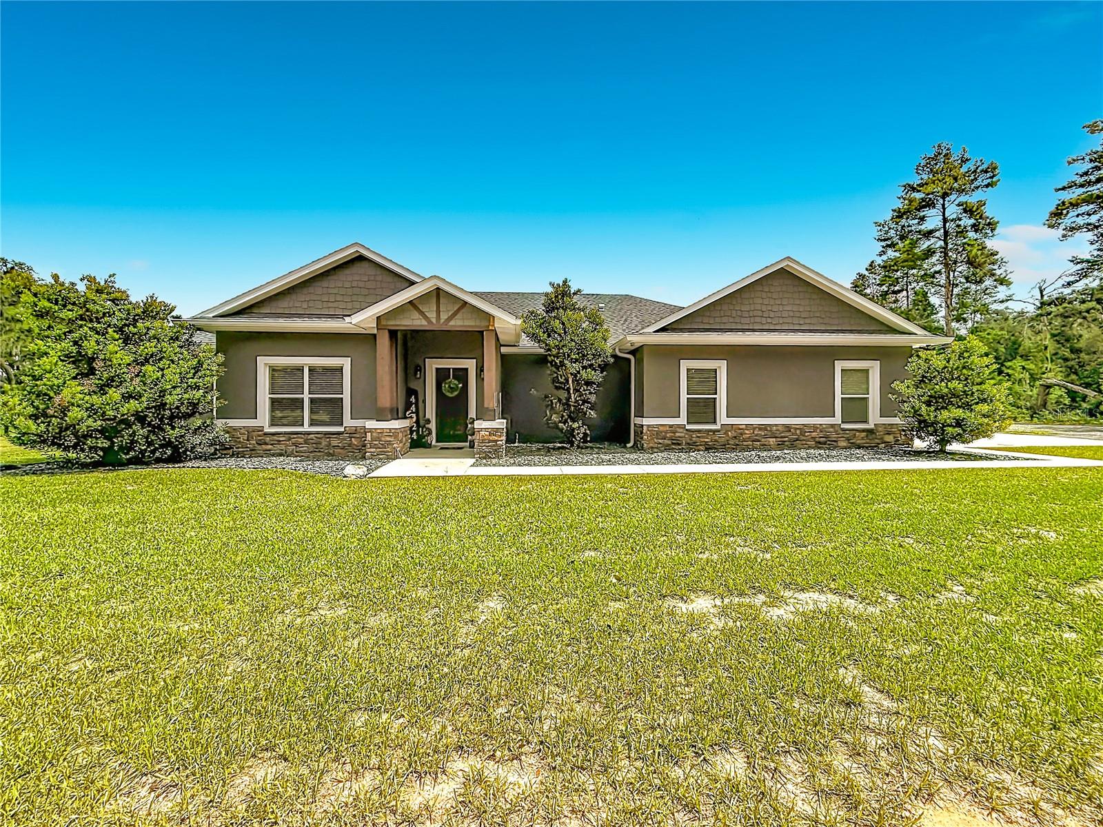 Single Family Residence in ALTOONA, FL - Daniel Dourado