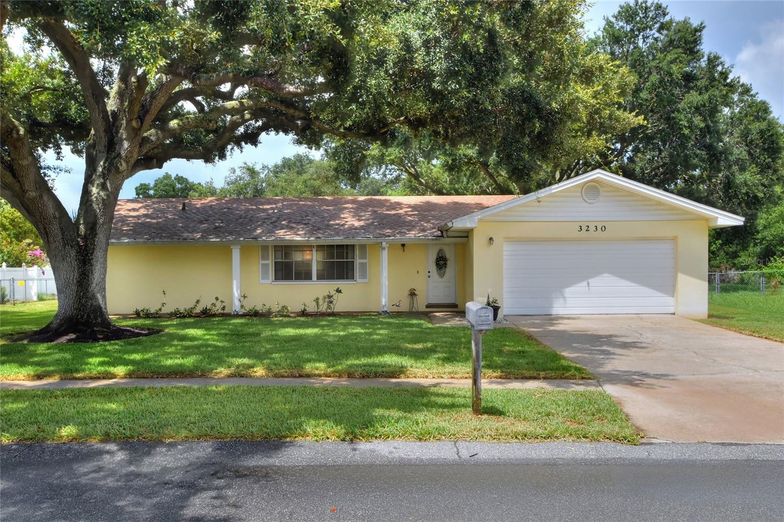 Single Family Residence in MULBERRY, FL - Daniel Dourado
