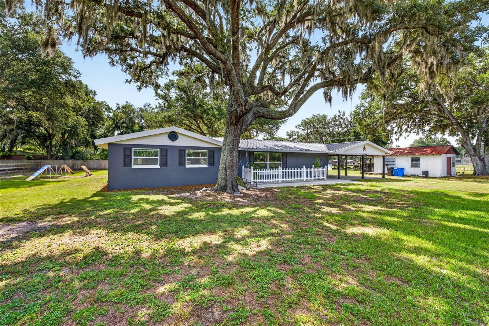 Single Family Residence in PLANT CITY, FL - Daniel Dourado