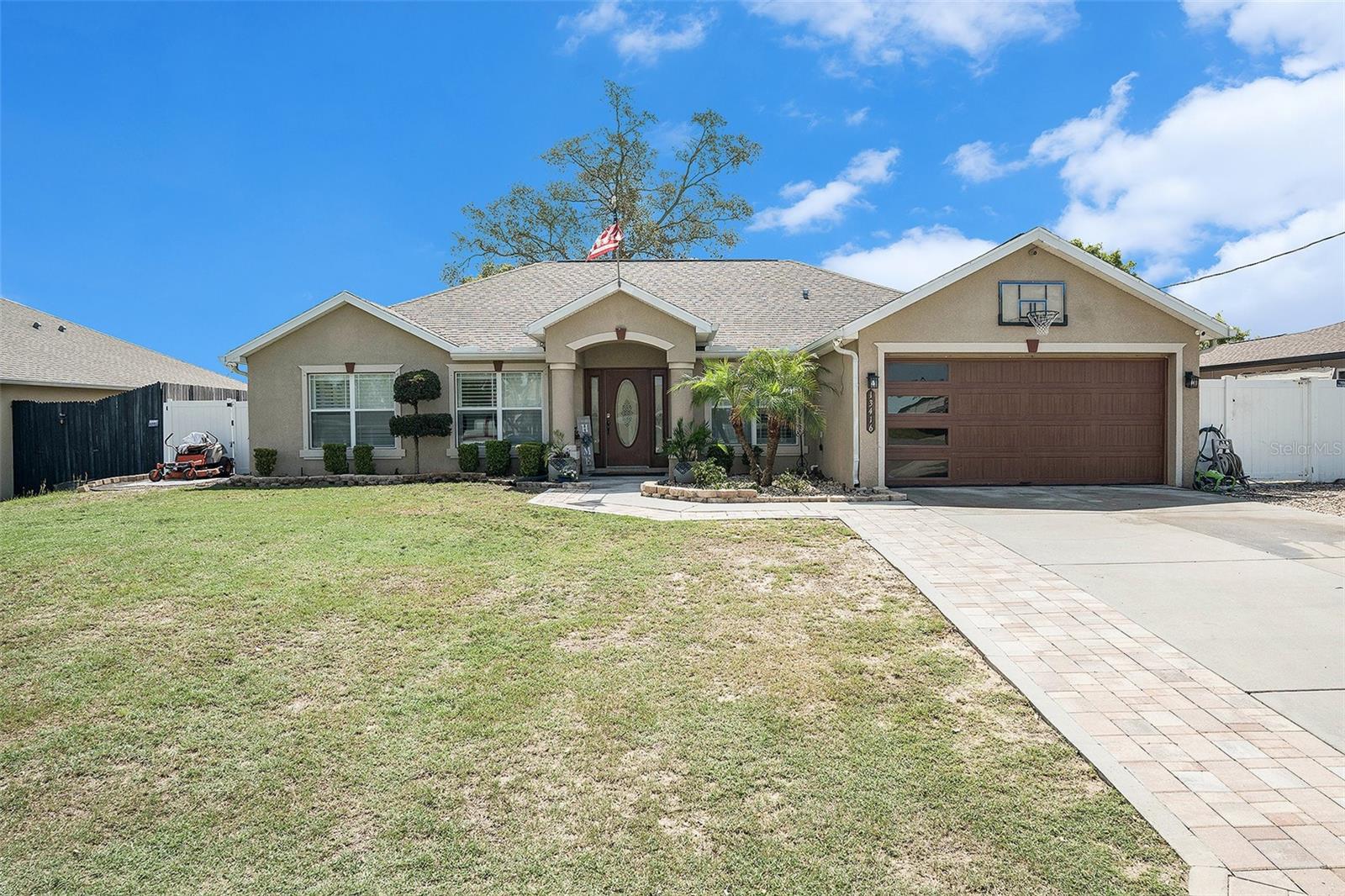 Single Family Residence in SPRING HILL, FL - Daniel Dourado
