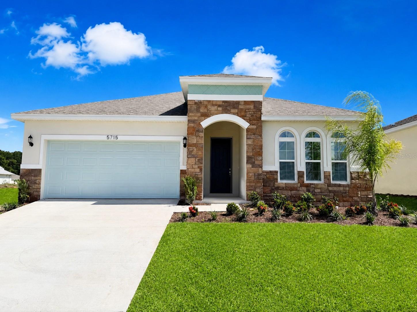 Single Family Residence in OKAHUMPKA, FL - Daniel Dourado