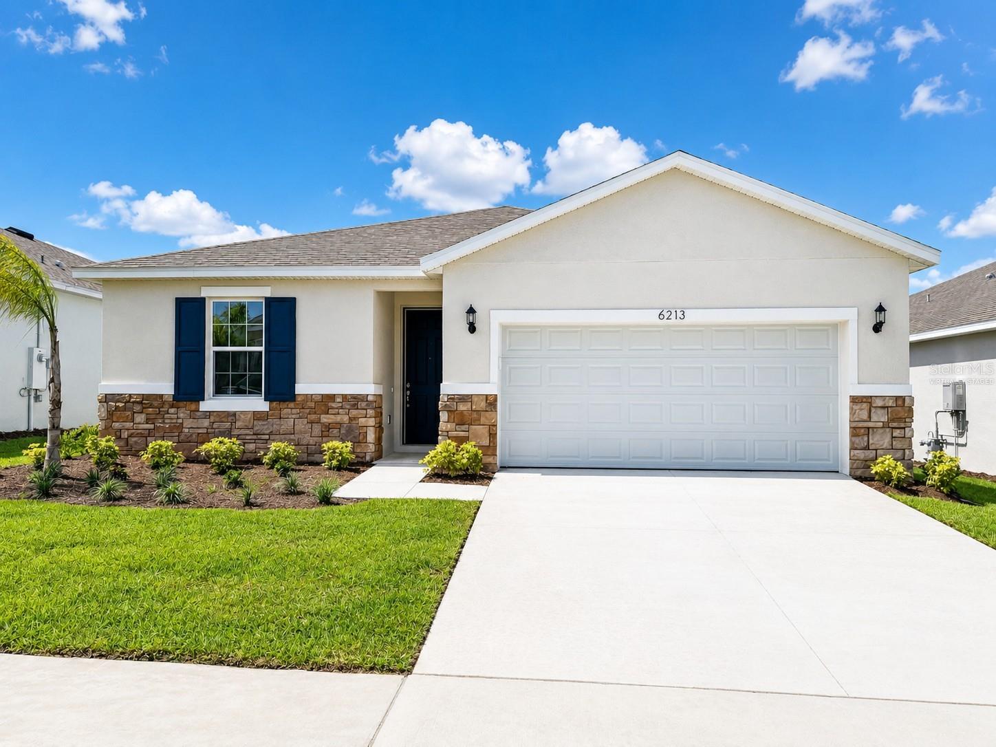 Single Family Residence in OKAHUMPKA, FL - Daniel Dourado