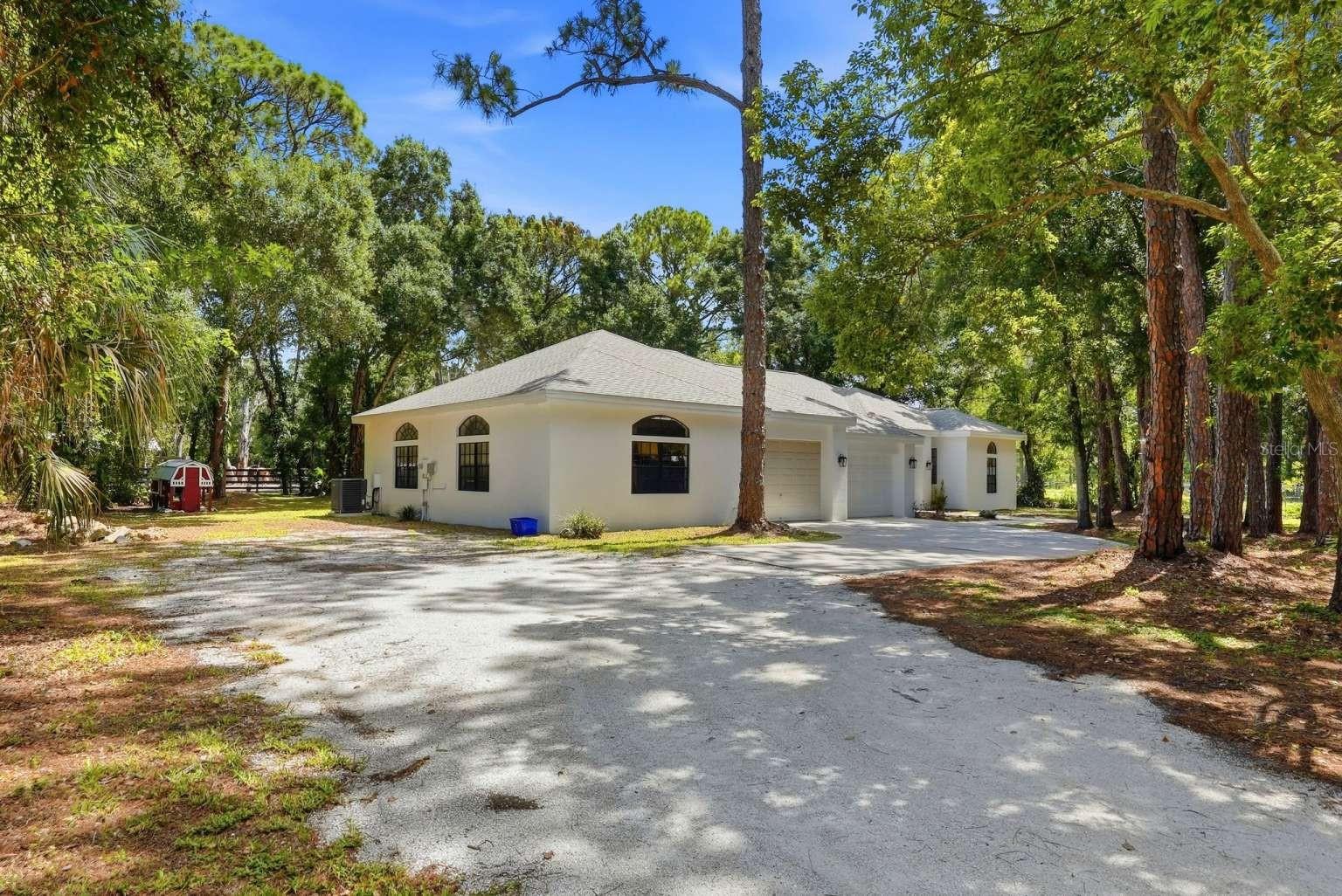 Single Family Residence em PINELLAS PARK, FL - Daniel Dourado